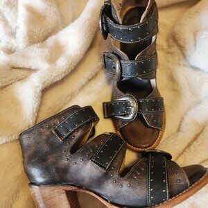 FREEBIRD Violet Women's size 9 in Stone